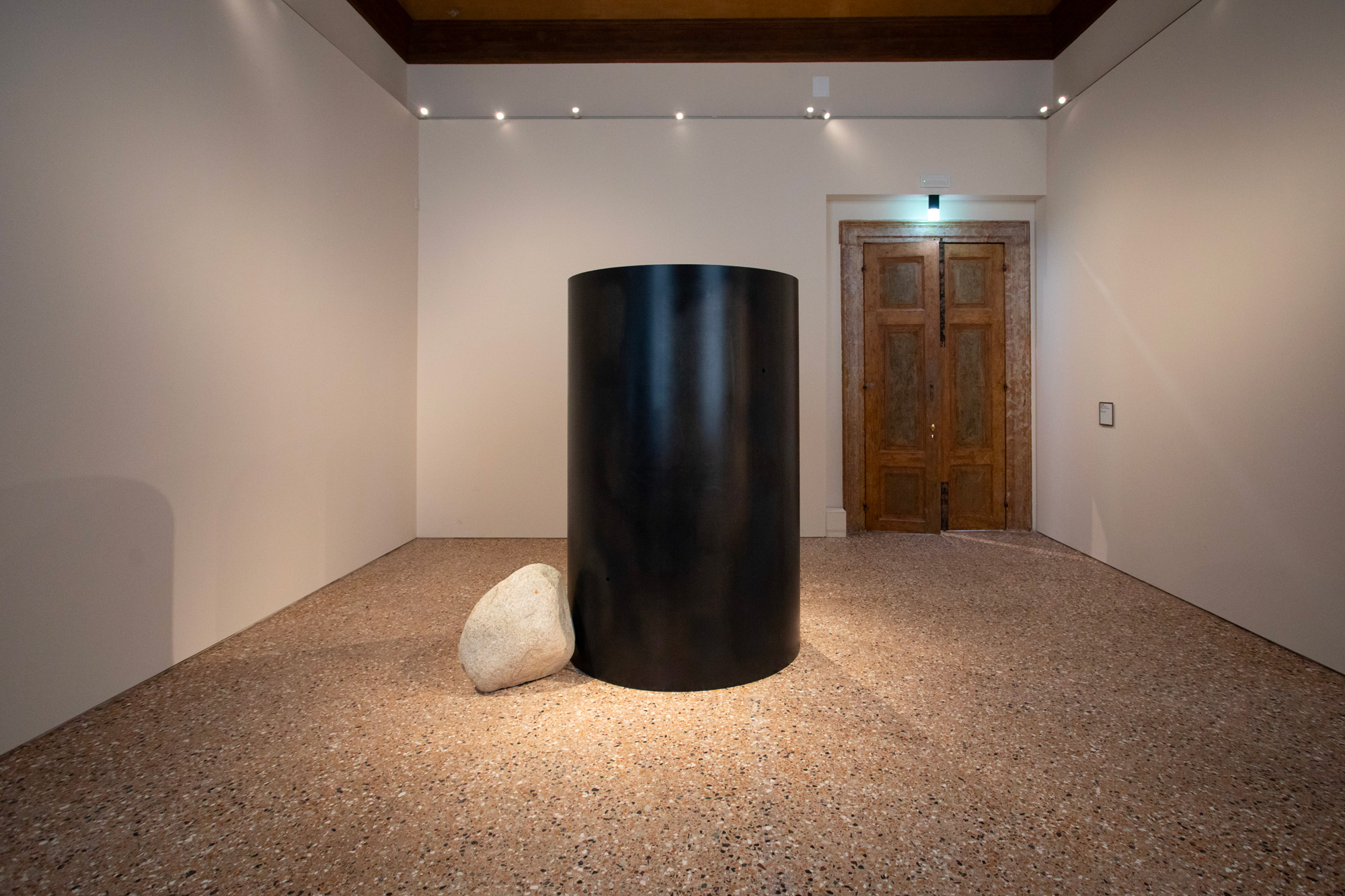 Lee Ufan, Beyond Venice Relatum - Sound box, 2024